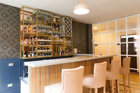 BĂĄr (a szĂĄllĂĄshelyen)