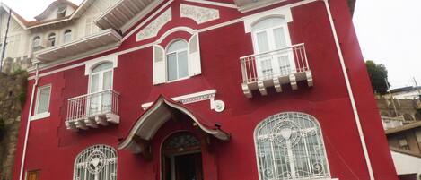 Fachada de la propiedad