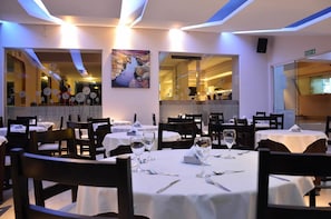 Dining - Piazza Hotel (Villa Carlos Paz)
