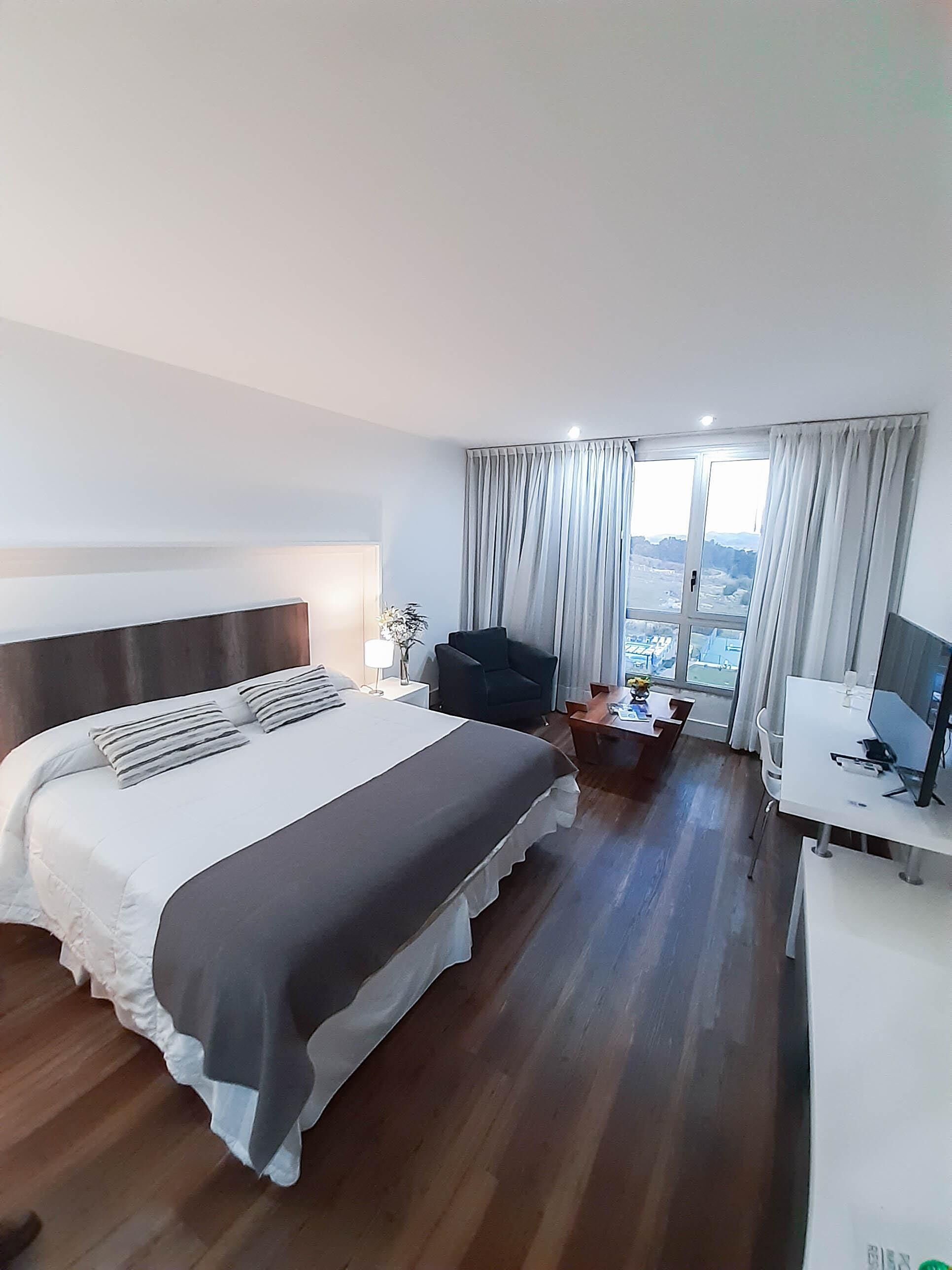 Caixa forta a l'habitació, planxa i posts de planxar i wifi gratuïta 