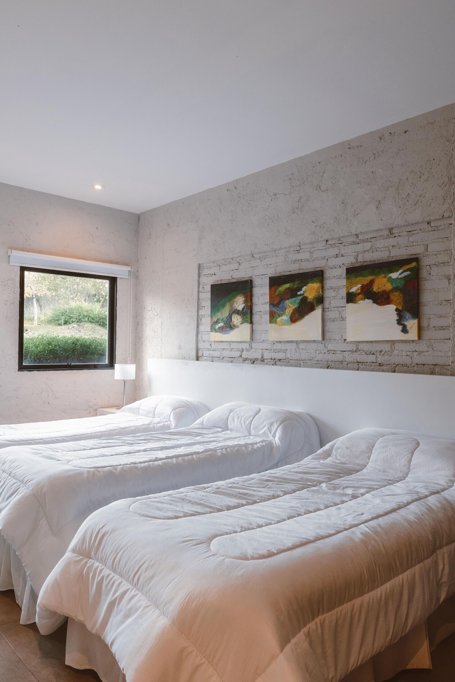 Caixa forta a l'habitació, planxa i posts de planxar i wifi gratuïta 