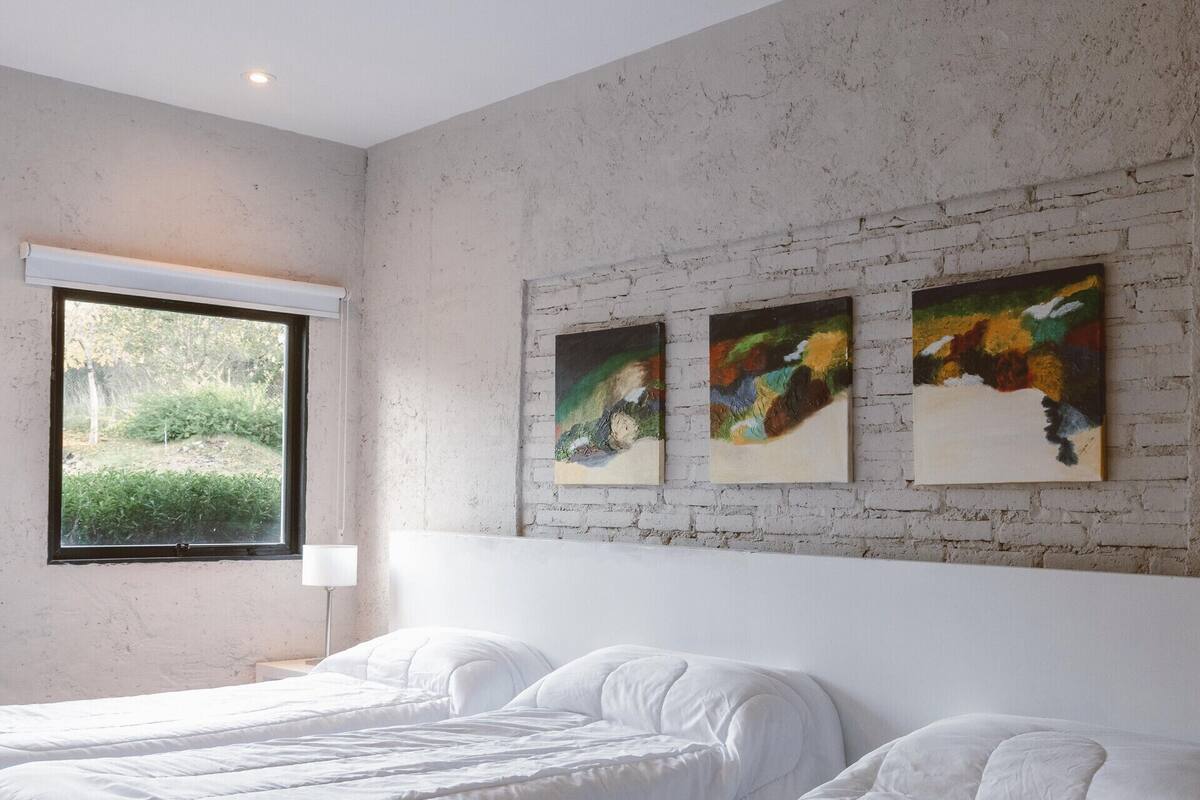 Caixa forta a l'habitació, planxa i posts de planxar i wifi gratuïta