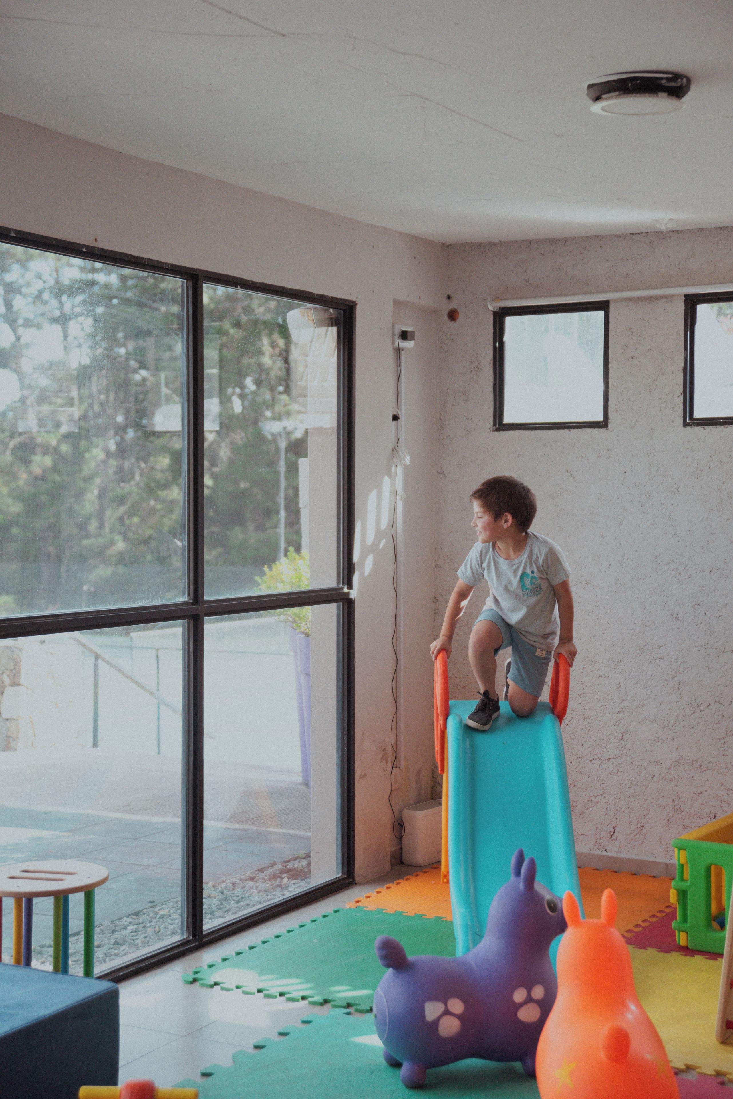 Tempat bermain anak – indoor