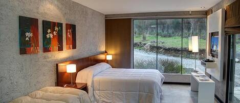 Coffres-forts dans les chambres, fer et planche à repasser