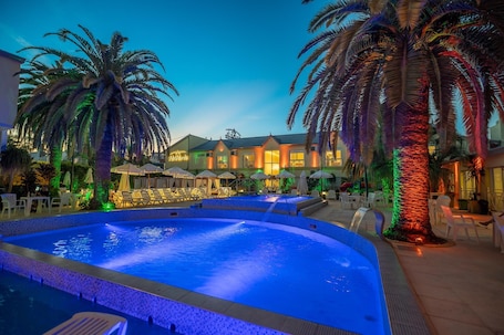 Piscina. Alto Verde Suites and Apart