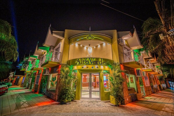Exterior - Alto Verde Suites and Apart (Termas de Rio Hondo)