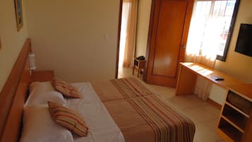 Room, 1 Double Bed, Non Smoking, City View | Blackout drapes, iron/ironing board, free WiFi, bed sheets