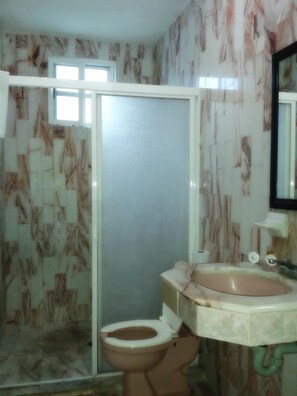 Bathroom - Progreso Beach Hotel (Progreso)