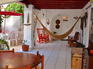 Outdoor dining - Posada El Botuto (Los Roques)