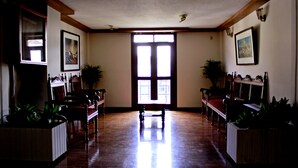 Unclassified image, 3 of 25, button - Hotel Cumanda (Quito)