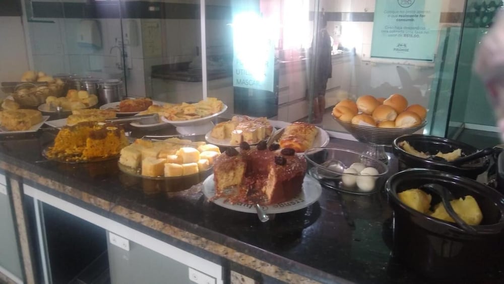 Hotel Piramide by null