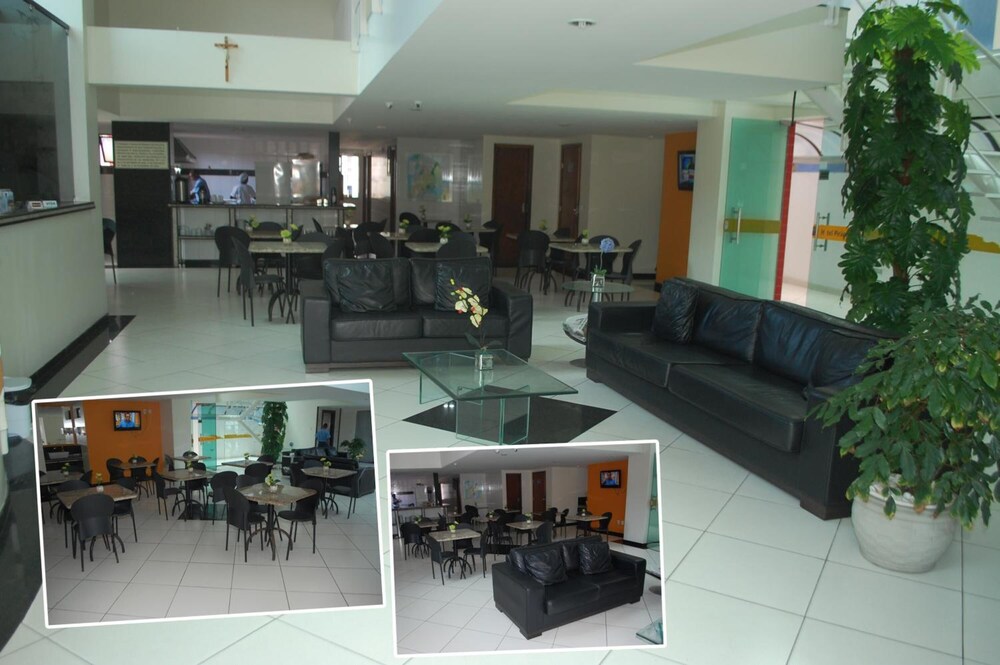 Hotel Piramide by null