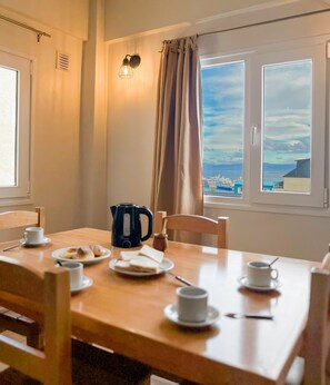 Apartment, Mountain View | Private kitchen | Full-sized fridge, microwave, oven, stovetop - Riviera Fueguina Apartments (Ushuaia)