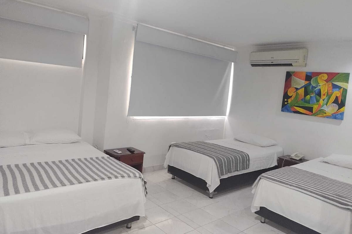 Chambre Triple | Literie de qualité supérieure, lits pliants/supplémentaires