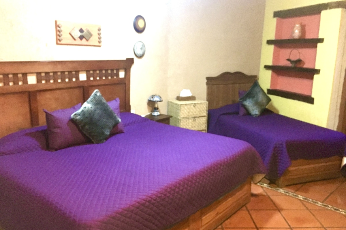 Triple Room | Desk, free WiFi, bed sheets