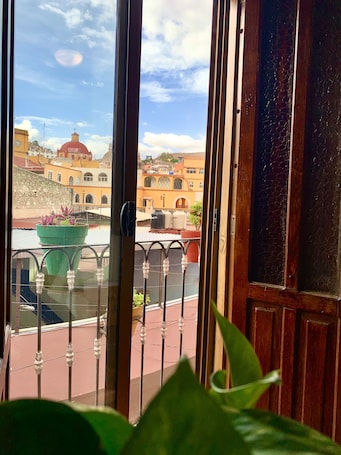 Double Room | Desk, free WiFi, bed sheets