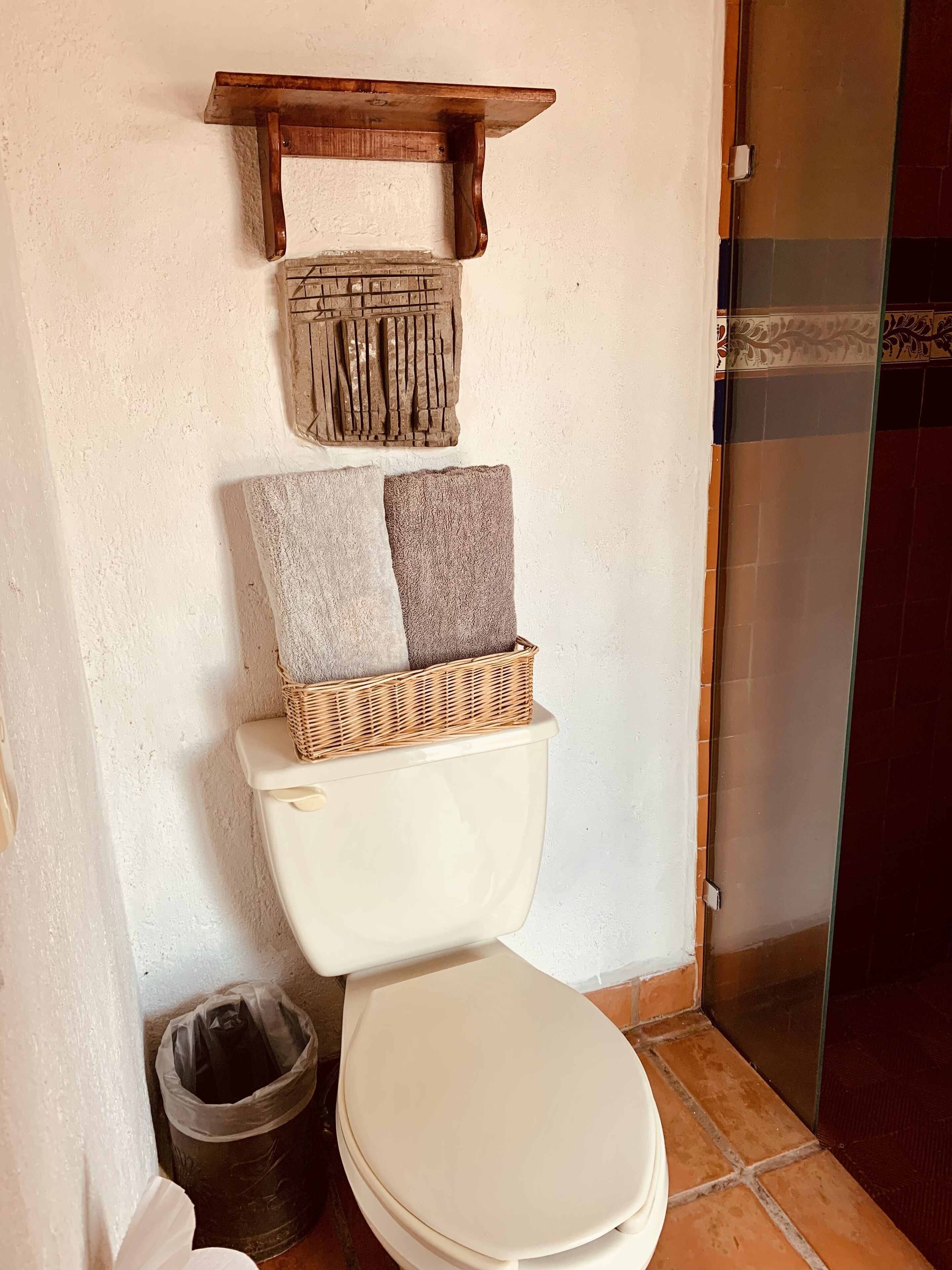 standard room, 1 queen bed, balcony | bathroom | shower, free toiletries, towels