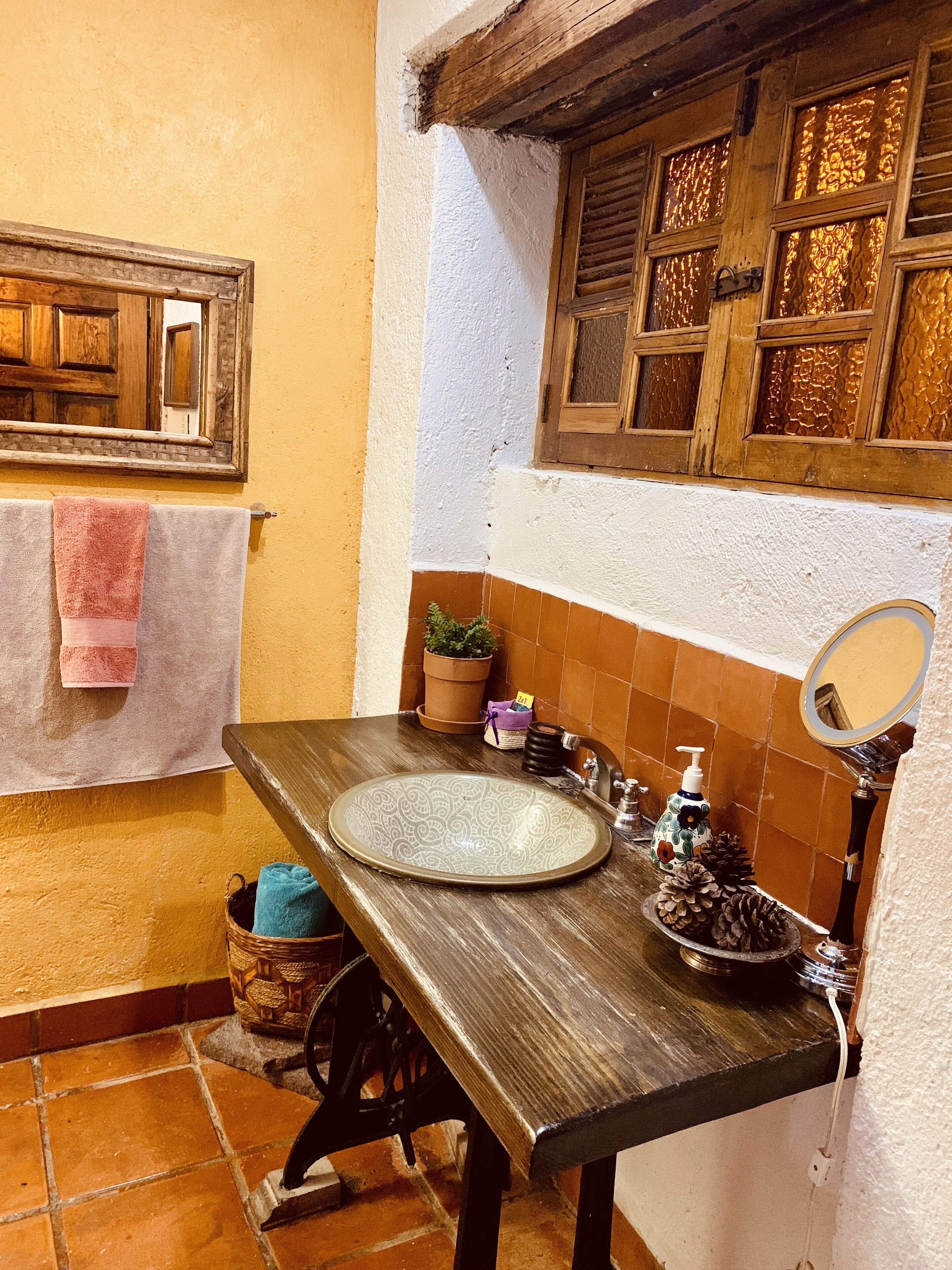 double room | bathroom | shower, free toiletries, towels