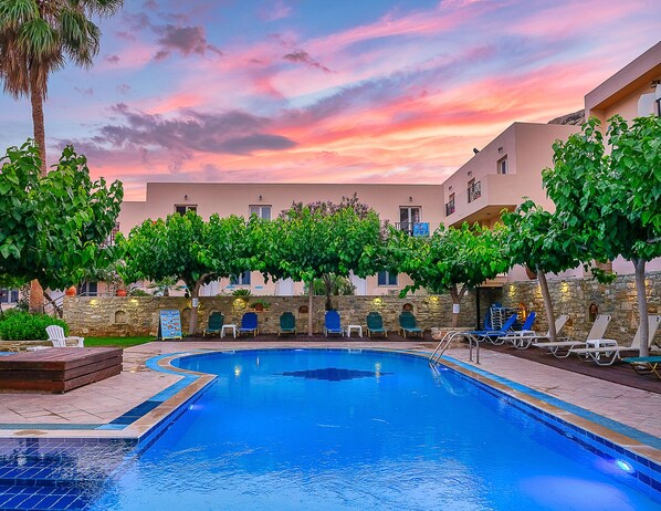 Seasonal outdoor pool, pool loungers