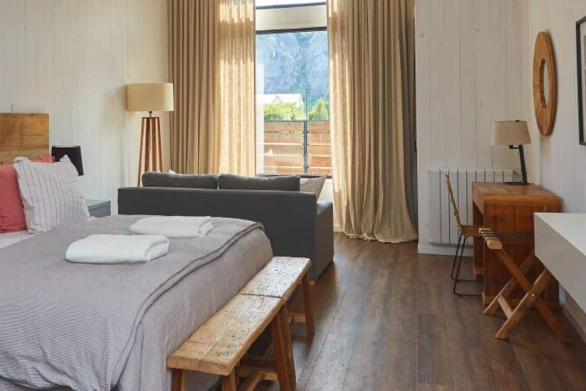 Camera Premium con letto matrimoniale o 2 letti singoli | Biancheria da letto di alta qualità, una cassaforte in camera