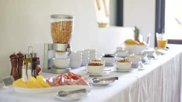 Free daily buffet breakfast