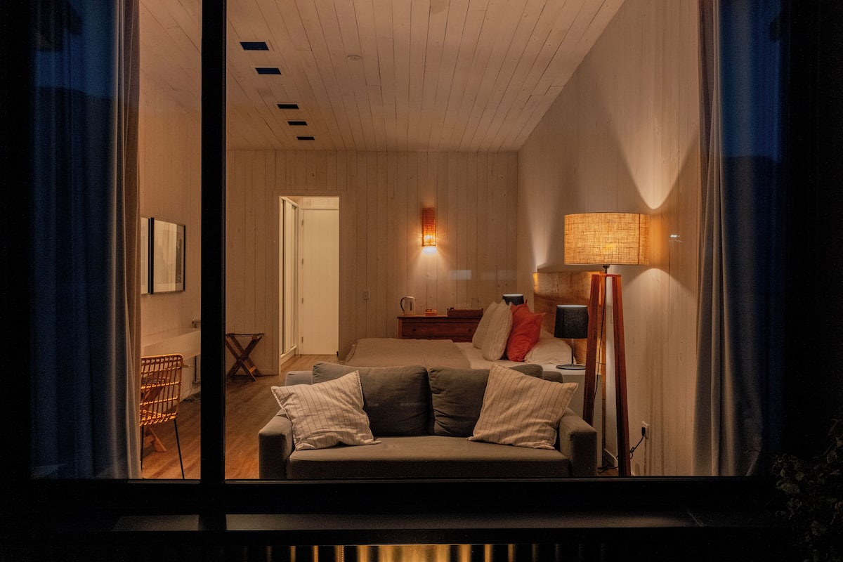 Habitación Premium con 1 cama doble o 2 individuales | Ropa de cama de alta calidad, caja fuerte, wifi gratis
