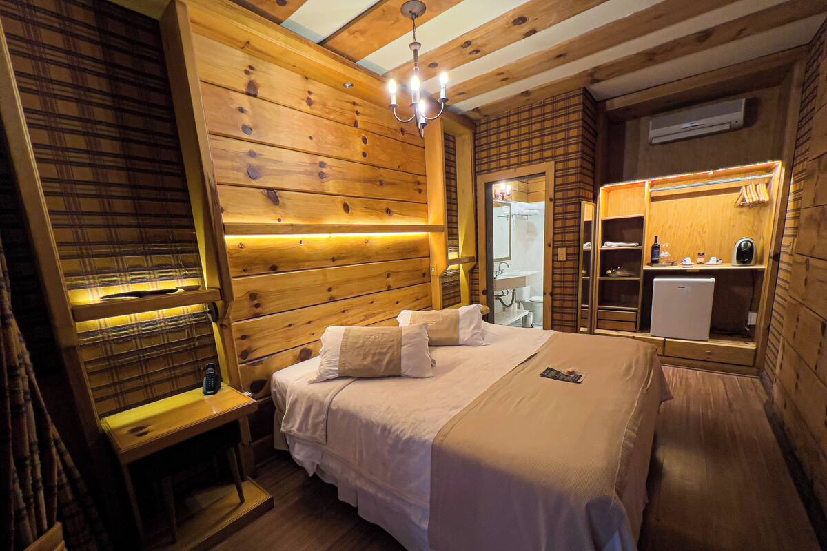 Minibar, soundproofing, free WiFi, bed sheets