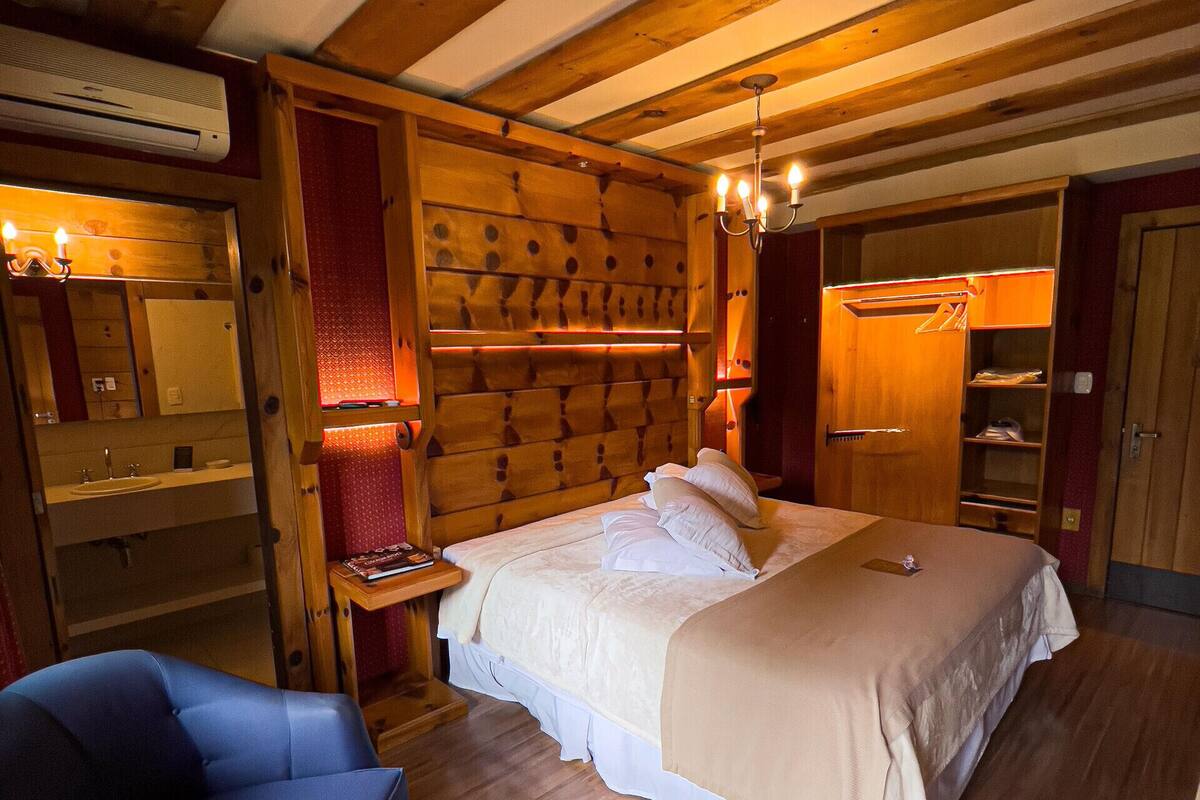 Minibar, soundproofing, free WiFi, bed sheets