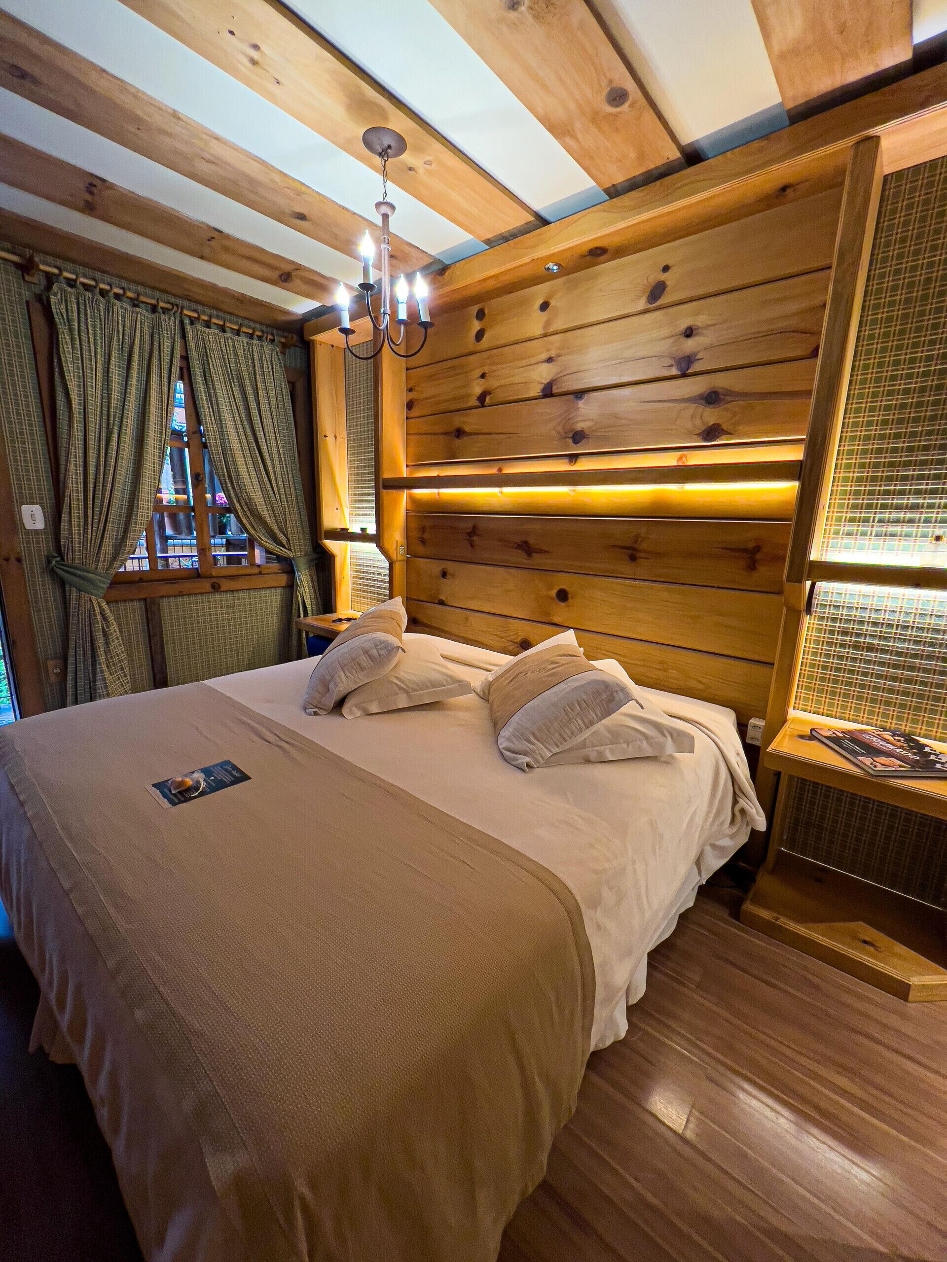 Minibar, sistema de insonorización, wifi gratis y ropa de cama 