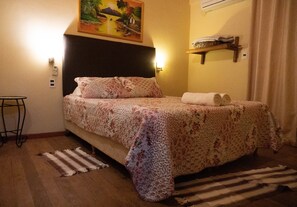 2 bedrooms, premium bedding, down comforters, memory foam beds