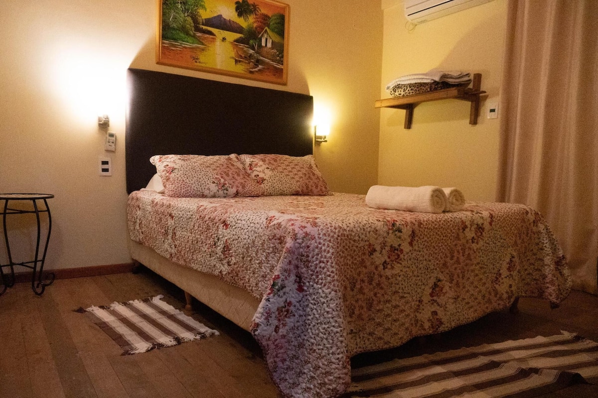 2 bedrooms, premium bedding, down duvets, memory-foam beds
