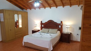 Minibar, in-room safe, blackout curtains, soundproofing - Hostería Lida (Merlo)