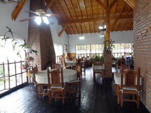 Free daily buffet breakfast  - Hostería Lida (Merlo)