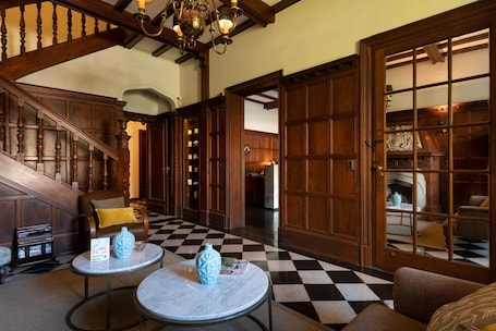 Lobby. Altos de Guemes Hotel