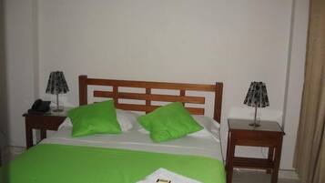 Comfort-Zimmer | Schreibtisch, laptopgeeigneter Arbeitsplatz, kostenloses WLAN