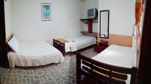 Desk, free WiFi, bed sheets - Hotel La Alcayata Popayan (Popayán)