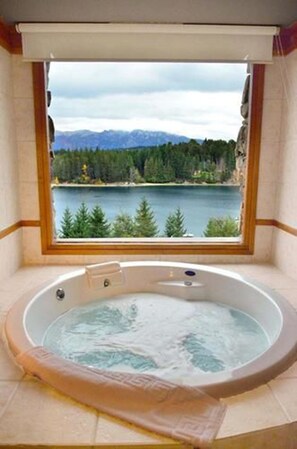 Jetted tub