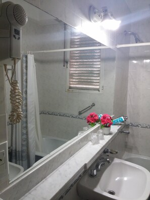 Bathroom - Hotel Viena (Rosario)