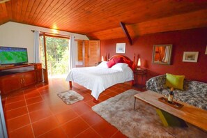 Chalé superior | 1 quarto, frigobar, escrivaninha, Wi-Fi de cortesia