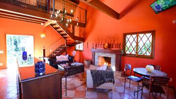 Flat-screen TV, fireplace