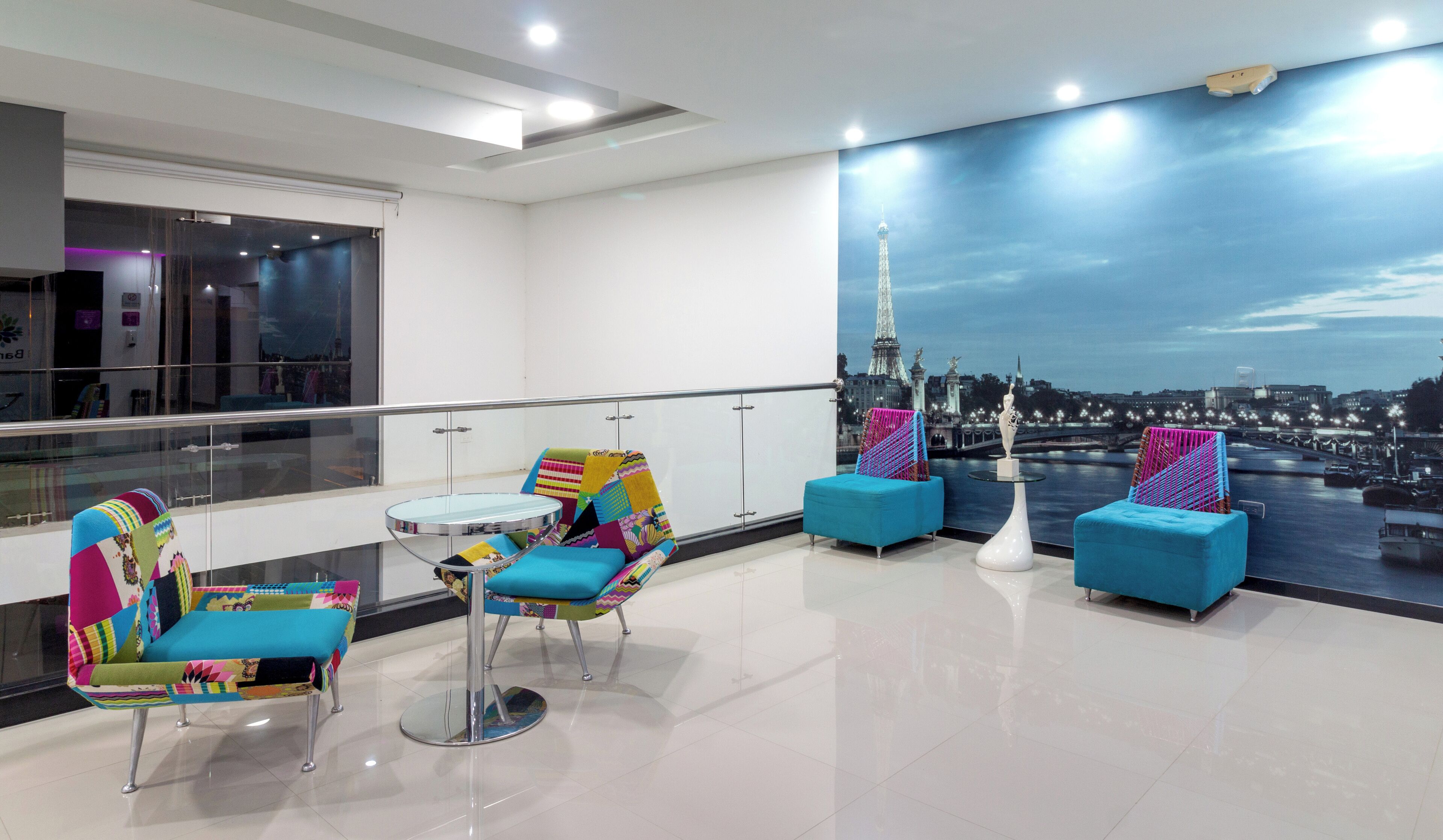 32-inch flat-screen TV with digital channels, TV