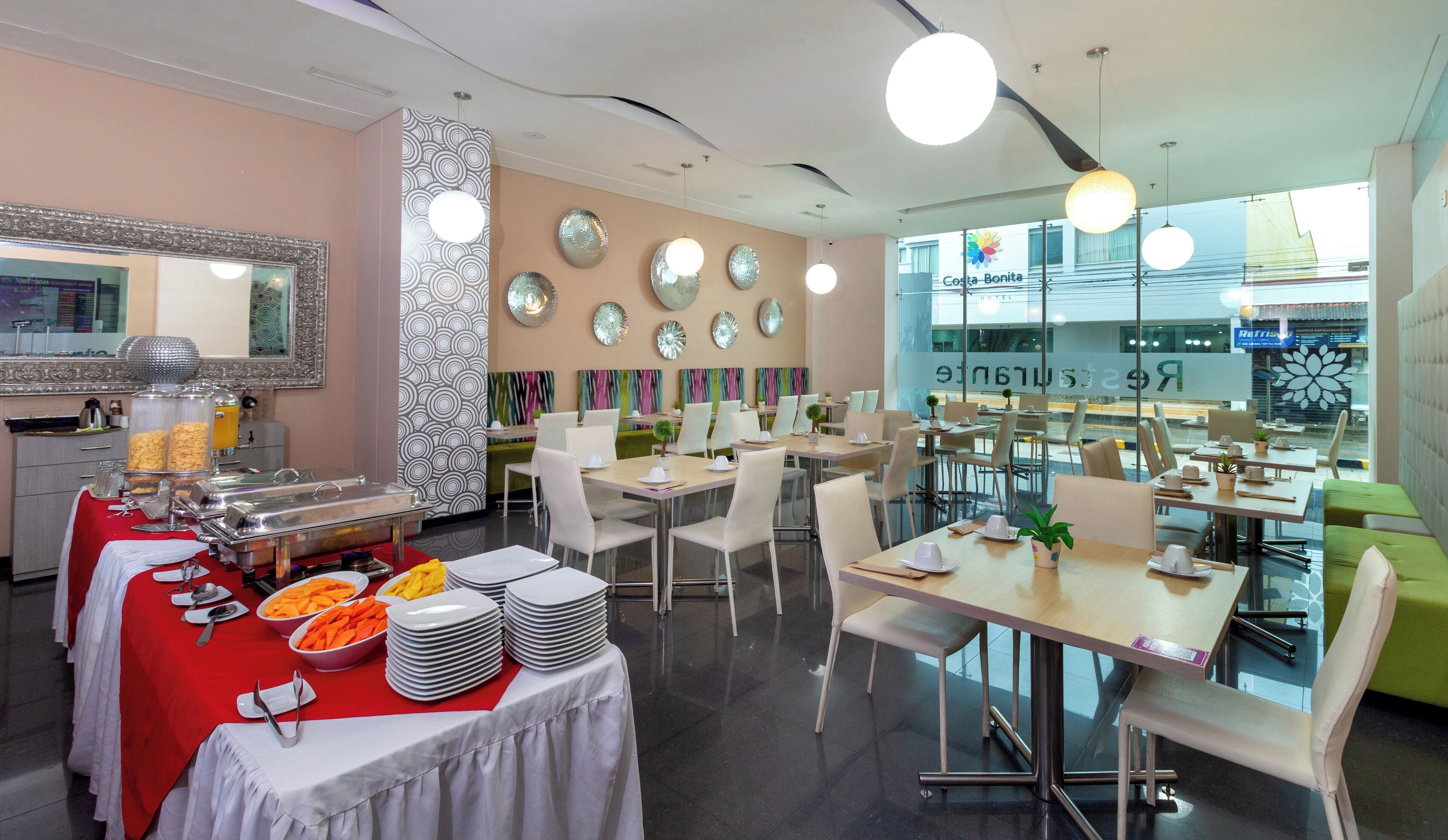 breakfast, lunch, dinner served; international cuisine