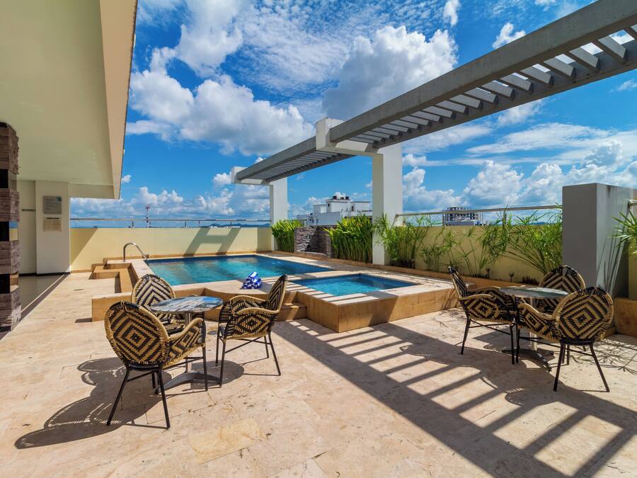 2 outdoor pools