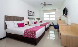 Triple Room | Premium bedding, minibar, in-room safe, desk - Hotel Baroca (Montería)