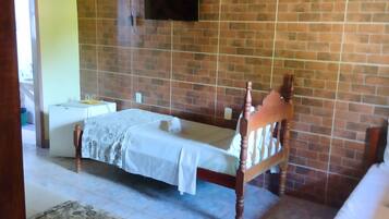 Quarto família, várias camas | Escrivaninha, berços grátis, Wi-Fi de cortesia, roupa de cama