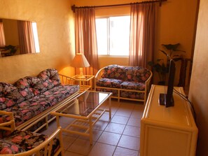 Zona de estar | Televisión de 32 pulgadas con canales por cable