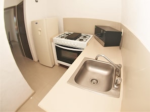Cuisine privée | Réfrigérateur, micro-ondes (sur demande), plaque de cuisson