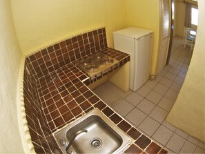 Private kitchen | Fridge, microwave, stovetop, coffee/tea maker - Suites Las Palmas (Manzanillo)