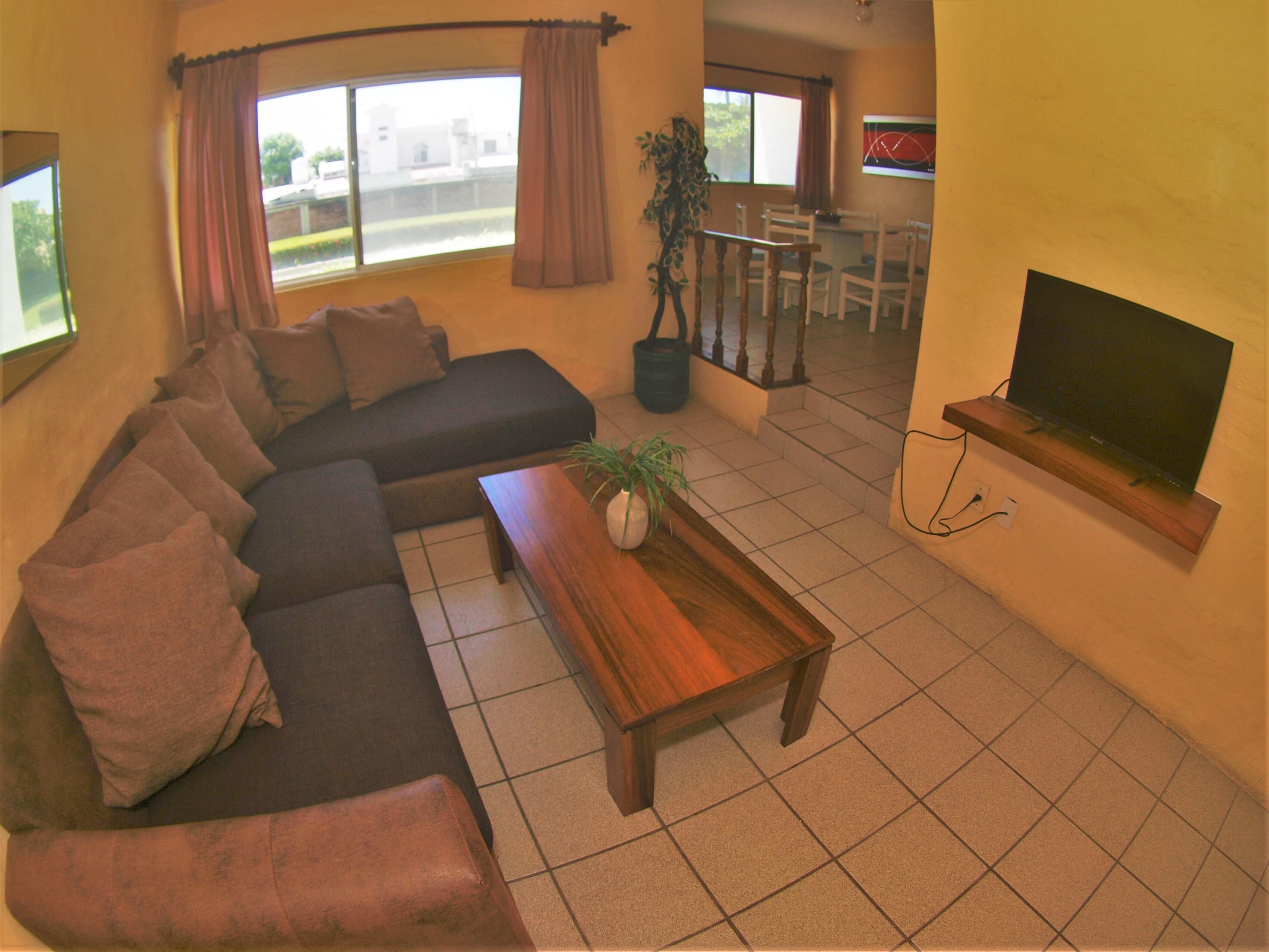 Living area | 32-inch TV with cable channels