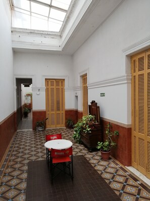 Courtyard - Hotel La Piedad (Buenos Aires)